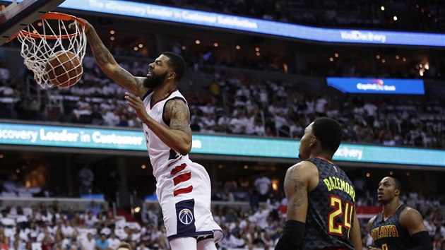 Markieff Morris z Washingtonu smeuje do koe Atlanty, sleduj ho Kent Bazemore i Dwight Howard.