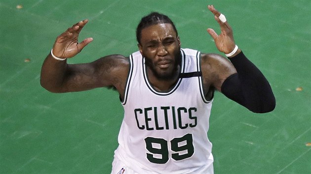 Jae Crowder z Bostonu se nesta divit.