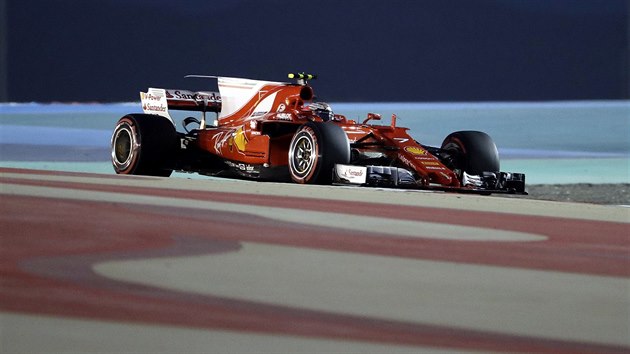 Kimi Rikknen v kvalifikaci na Velkou cenu Bahrajnu