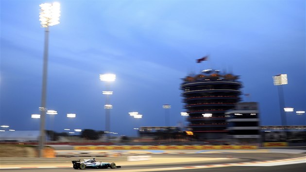 Lewis Hamilton v kvalifikaci na Velkou cenu Bahrajnu