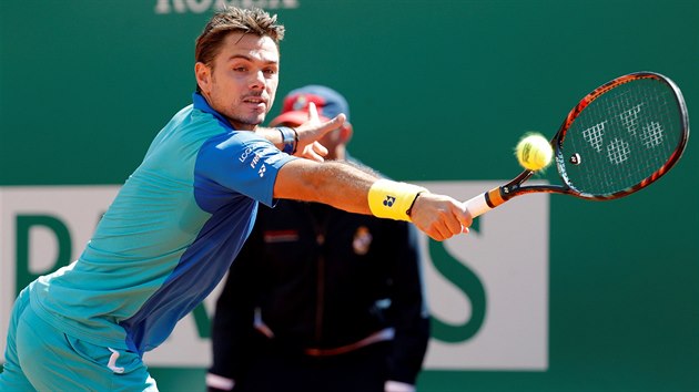 Stan Wawrinka returnuje v duelu proti Jimu Veselmu.