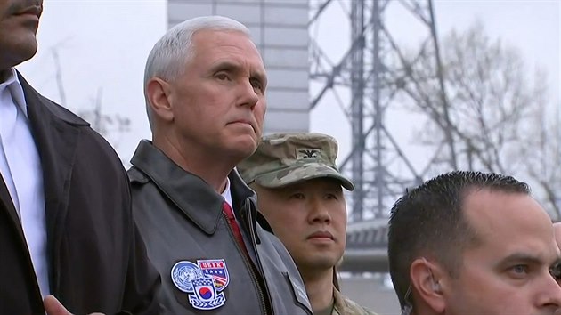 Americk viceprezident Mike Pence pi nvtv  demilitarizovan zny na hranici mezi Jin Koreou a Severn Koreou.