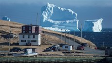 Pohled na ledovec u kanadského městečka Ferryland (16. dubna 2017) Pohled na ledovec u kanadského městečka Ferryland (16. dubna 2017)