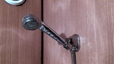 Vyvrtat cokoliv do umakartu je vždy riziko. Vyvrtat cokoliv do umakartu je vždy riziko.