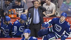 Nyní již bývalý kouč Vancouveru Willie Desjardins. Nyní již bývalý kouč Vancouveru Willie Desjardins.