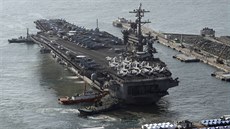 USS Carl Vinson  je na cest ke Koreji