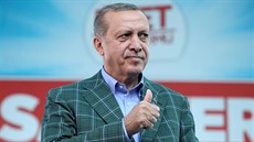 Recep Tayyip Erdogan na jednom z posledních mítink ped hlasováním (15. dubna...