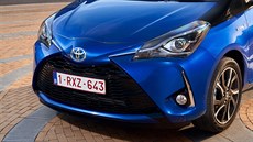 Toyota Yaris má novou příď. Plochy protažené do nárazníků mají připomínat... Toyota Yaris má novou příď. Plochy protažené do nárazníků mají připomínat...