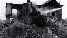 Okamžik odstřelu zachycený objektivem tehdejšího ředitele českolipského muzea... Okamžik odstřelu zachycený objektivem tehdejšího ředitele českolipského muzea...