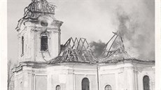 Pohled na vypálený kostel.