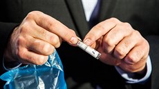 Šéf Besipu Martin Farář v pořadu Rozstřel předvedl dechové měření hladiny... Šéf Besipu Martin Farář v pořadu Rozstřel předvedl dechové měření hladiny...