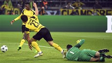 KONTAKTNÍ GÓL. Ousmane Dembélé stílí gól do prázdné brány po pihrávce...