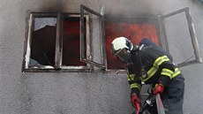 V Opařanech na Táborsku museli zasahovat hasiči u požáru domu. V Opařanech na Táborsku museli zasahovat hasiči u požáru domu.