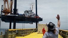Loď Myrtle, ze které probíhal vrt do centra kráteru Chicxulub. Loď Myrtle, ze které probíhal vrt do centra kráteru Chicxulub.