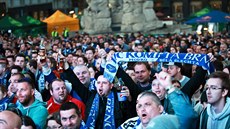 Fanoušci Komety se sešli na Zelném trhu u obřích obrazovek aby mohli sledovat... Fanoušci Komety se sešli na Zelném trhu u obřích obrazovek aby mohli sledovat...