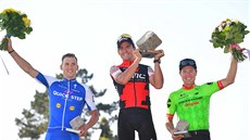 Zdenk tybar (vlevo), vítzný Greg van Avermaet a tetí Sebastian Langeveld -...