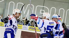 Martin Erat, Jan Hruka a Marek Kvapil se radují z gólu Komety Brno.