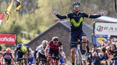 Alejandro Valverde slaví triumf v závodu Valonský šíp. Alejandro Valverde slaví triumf v závodu Valonský šíp.