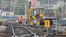 Bourání severního železničního mostu na hlavním nádraží v Plzni. (18. dubna... Bourání severního železničního mostu na hlavním nádraží v Plzni. (18. dubna...