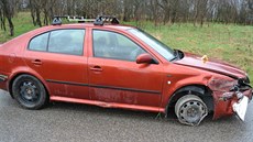 Opilý řidič jel dál i po ráfku. Opilý řidič jel dál i po ráfku.