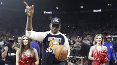Dennis Rodman nese míč, rozlučka Detroit Pistons s The Palace of Auburn Hills... Dennis Rodman nese míč, rozlučka Detroit Pistons s The Palace of Auburn Hills...