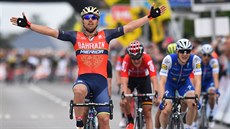 Sonny Colbrelli se raduje z vítězství v závodu Brabantský šíp, Petr Vakoč (v... Sonny Colbrelli se raduje z vítězství v závodu Brabantský šíp, Petr Vakoč (v...