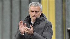 José Mourinho tleská hrám Manchesteru United.