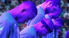 Tichá vzpomínka na zesnulou sestru bostonského tahouna Isaiaha Thomase (s... Tichá vzpomínka na zesnulou sestru bostonského tahouna Isaiaha Thomase (s...