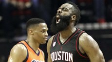 James Harden z Houstonu zastínil Russella Westbrooka z Oklahoma City. James Harden z Houstonu zastínil Russella Westbrooka z Oklahoma City.