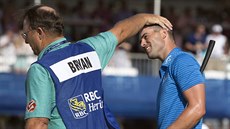 Wesley Bryan (vpravo) slaví se svým caddiem Williamem Lanierem triumf na RBC... Wesley Bryan (vpravo) slaví se svým caddiem Williamem Lanierem triumf na RBC...