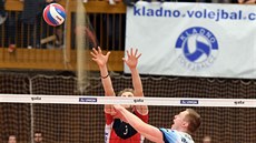 Budějovický volejbalista Matti Hietanen (čelem) a Valerij Todua z Kladna ve... Budějovický volejbalista Matti Hietanen (čelem) a Valerij Todua z Kladna ve...
