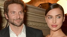 Bradley Cooper a Irina aiková (Paí, 8. bezna 2016)