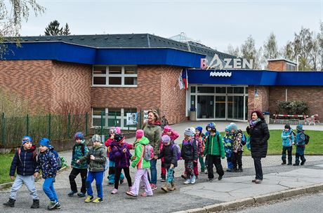 Stecha plaveckého bazénu v Jablonci je v havarijním stavu, msto chce také...