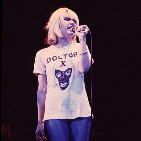 Legny v 70. letech nosila zpvaka kapely Blondie Debbi Harry. 