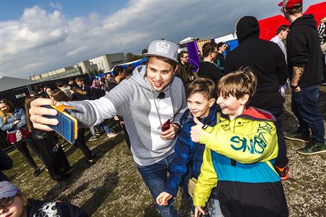 Selfie s Jirkou Králem bylo jednou z nejcennjích trofejí, jakou si fanouci z...