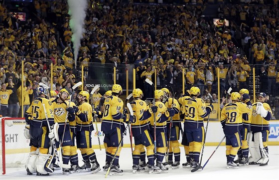 Hokejisté Nashvillu a jejich radost v play-off NHL. Dotáhnou to a k vysnnému Stanley Cupu?  