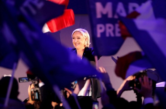 Marine Le Penová na tiskové konferenci po oznámení pedbných výsledk voleb...