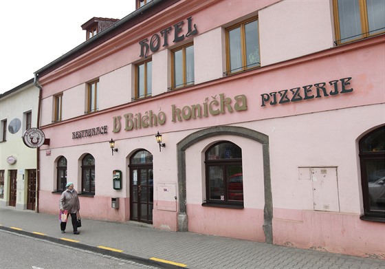 Hotel, restaurace a pizzerie stojí stále u silnice z Jihlavy do Brna. V...