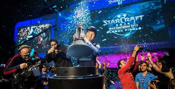 Lee Seung Hyun,vítz turnaje ve StarCraftu 2 za rok 2014.