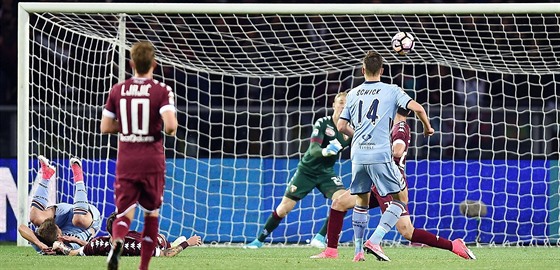 VE FORM. Útoník Sampdorie Patrik Schick dává gól v zápase proti FC Turín.