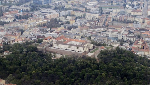 Letecký pohled na brnnský hrad pilberk.