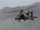 Americký vrtulník Apache na manévrech nedaleko hranice s KLDR (26. dubna 2017)