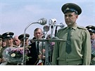 Vladimír Komarov hovoří během setkání s obsluhou startovací rampy den před svým... Vladimír Komarov hovoří během setkání s obsluhou startovací rampy den před svým...