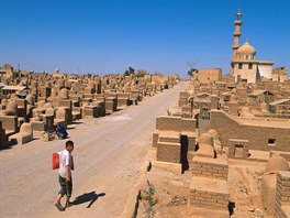 Wadi Al-Salam v Iráku je nejvtí hbitov na svt.