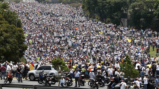 Protivldn protesty v Caracasu (19. dubna 2017)