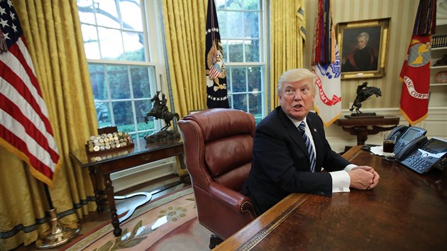 Donald Trump bhem rozhovoru s reportry agentury Reuters (27. dubna 2017)