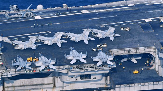 Americk letadlov lo USS Carl Vinson nedaleko Japonska  (29. dubna 2017)
