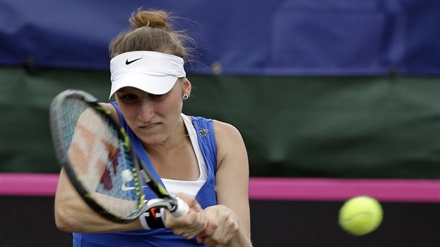 Debutantka Markta Vondrouov bhem semifinle Fed Cupu s USA.