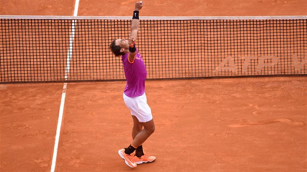 panlsk tenista Rafael Nadal slav vtzstv na turnaji v Monte Carlu.