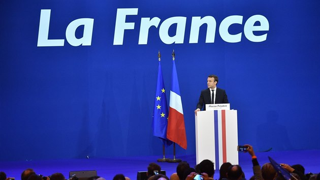 Emmanuel Macron na tiskov konferenci po oznmen pedbnch vsledk voleb (24. dubna 2017)